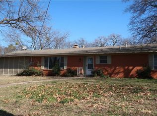 609 Walnut St, Bowie, TX 76230