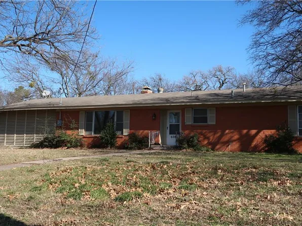 609 Walnut St, Bowie, TX 76230