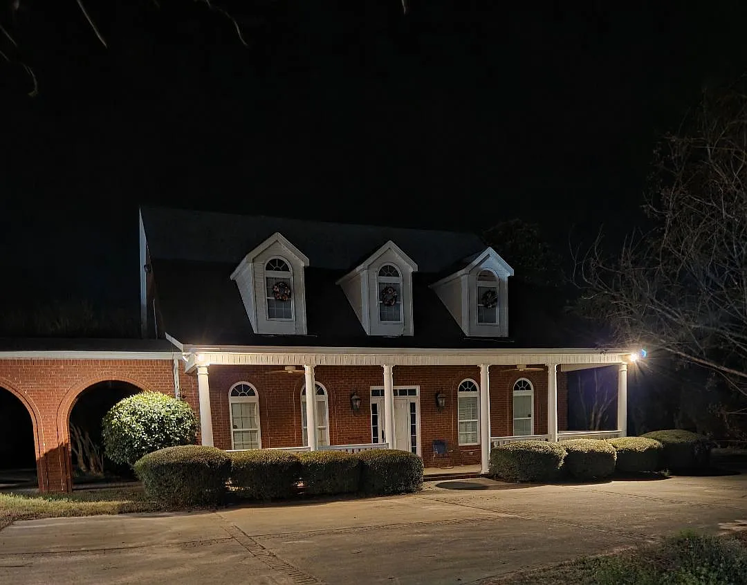 3 bed, 2500 sqft, $3,000 — Photo 1
