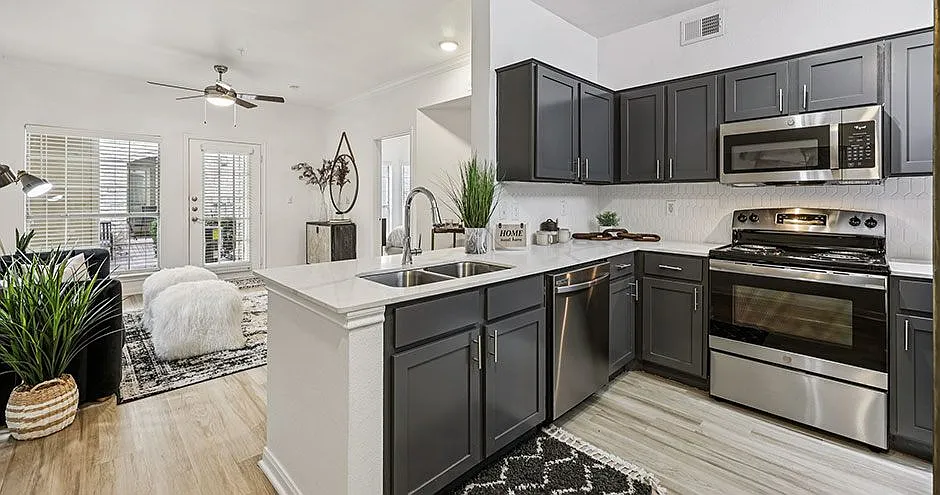 NEO at Midtown Apartments — Photo 3