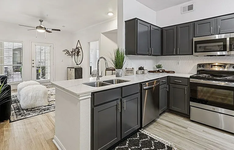 NEO at Midtown Apartments — Photo 3
