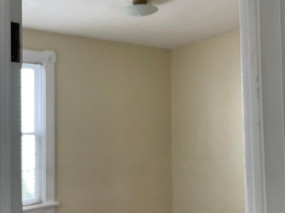 4th image of 875 Warren St #1