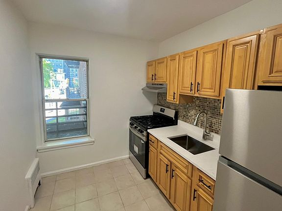 5th image of 2615 Kennedy Blvd #204