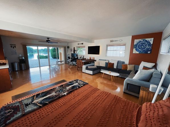 900 Bahama Dr