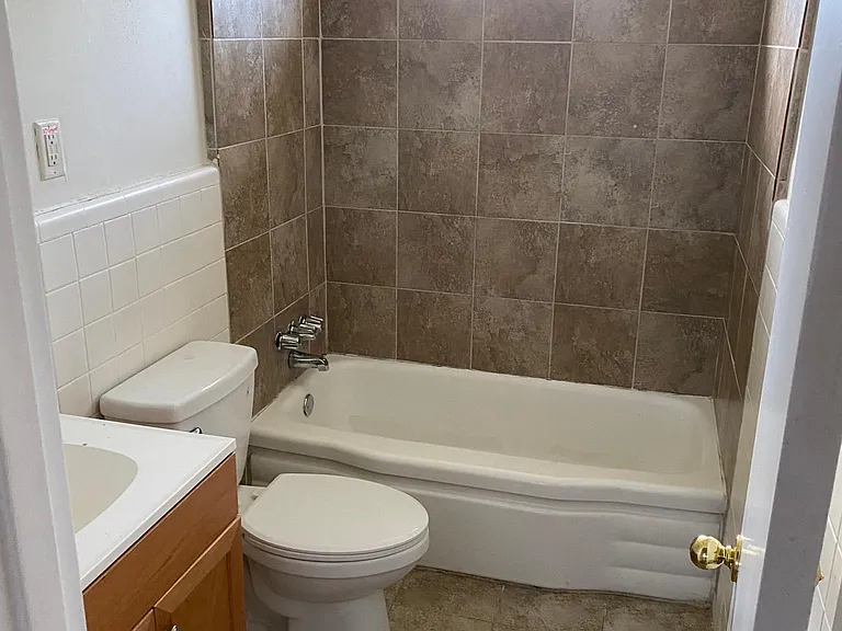915 Grenada Dr — Photo 4