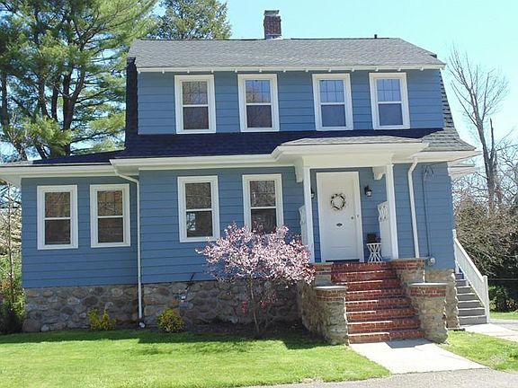 2nd image of 34 Daniels St