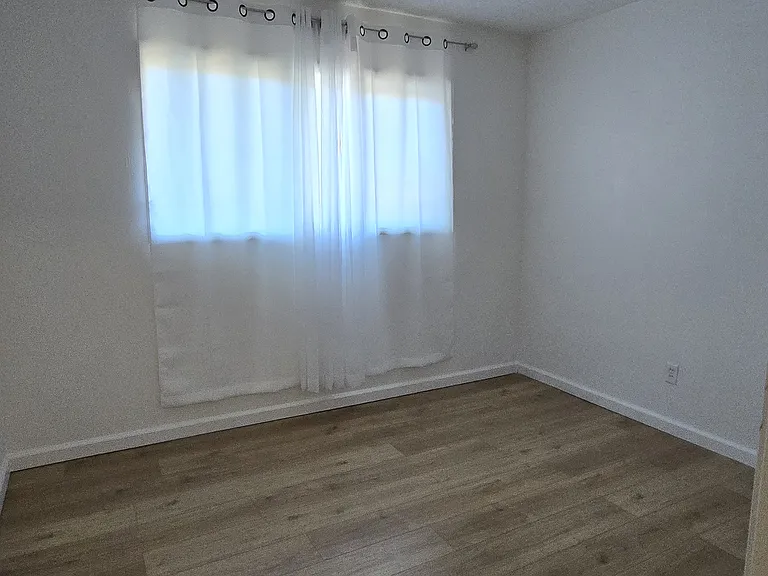 144 E Avenue Q — Photo 10