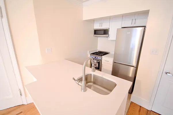 Rented by Street Realty Brokerage LLC | media 2