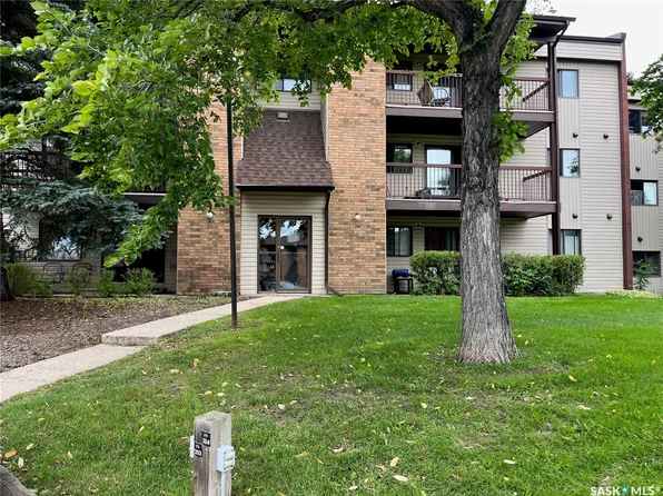 285 Kingsmere Boulevard #301, Saskatoon, SK S7J 4J6