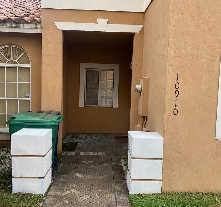 10910 SW 181st Ter