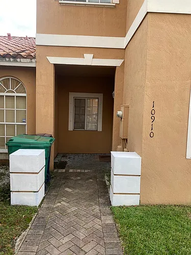 10910 SW 181st Ter Photo 1
