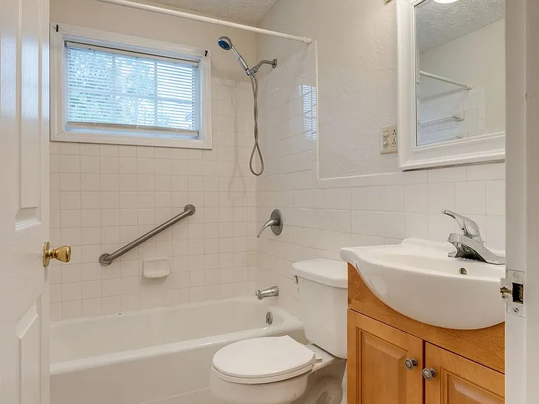 184 Elm St — Photo 35