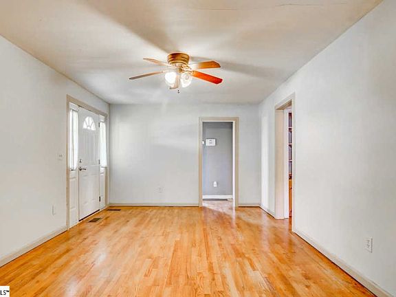 3rd image of 125 Monaview Cir