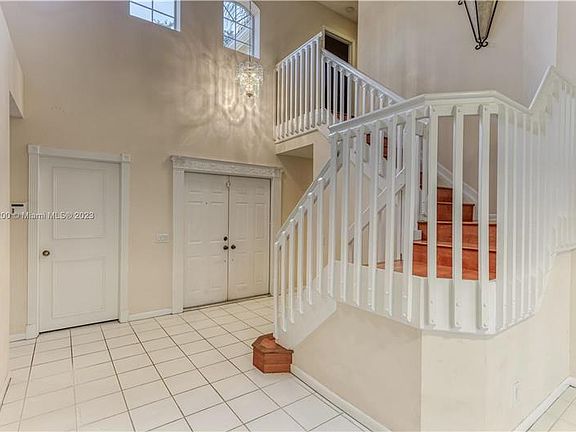 3rd image of 1328 Bayview Cir #1328