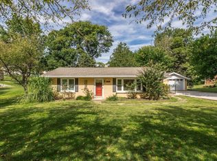 1011 Barberry Ln, Evansville, IN 47710