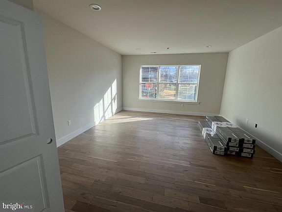 3rd image of 51 W Clymer Ave