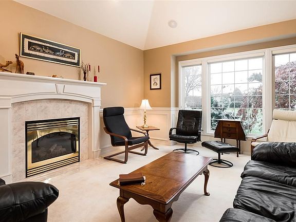 4th image of 3493 Eastlake Dr