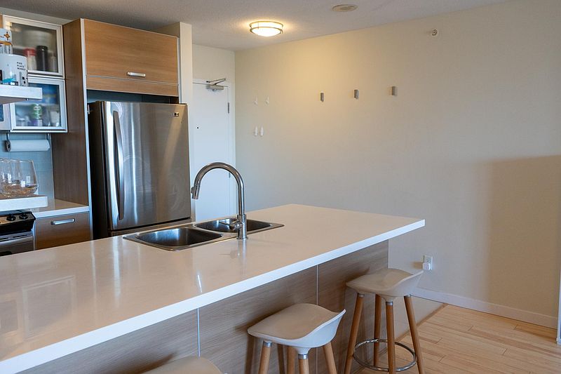 Surrey Apartment for rent - 2 Bedrooms — photo 6