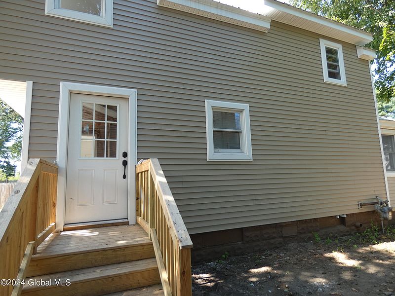 5th image of 19 Douglas Avenue