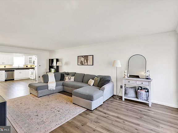 3rd image of 58 Horseshoe Dr