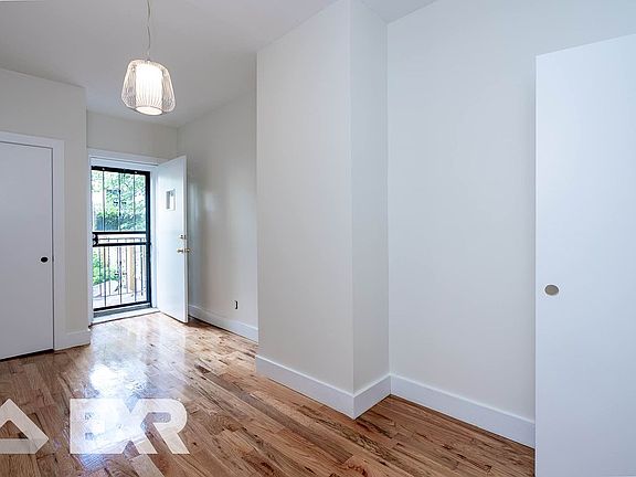 2nd image of 840 Jefferson Ave APT 1B