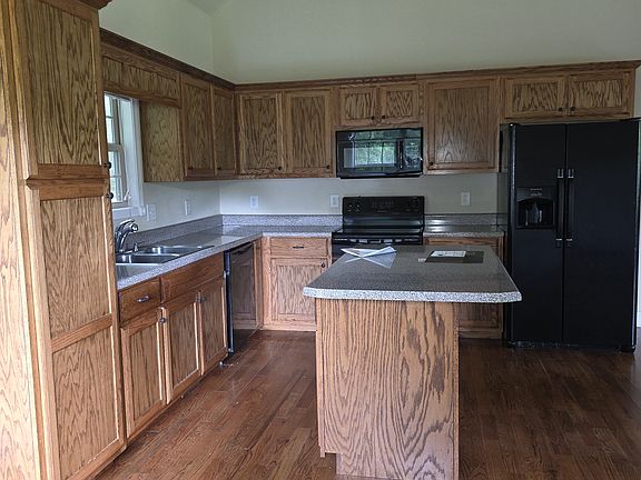 4th image of 2389 Fair Field Dr