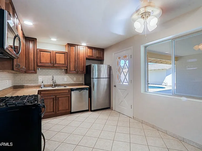 6203 N 12th Pl — Photo 7