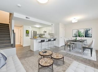 760 Lakeshore Rd E UNIT 207, Mississauga, ON L5E1C7