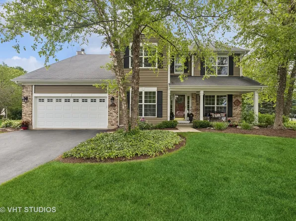 1120 Sandalwood Ln, Crystal Lake, IL 60014