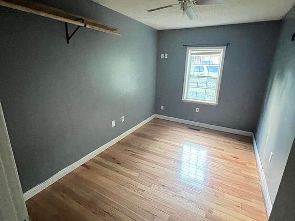 5th image of 1309 Holly Ave