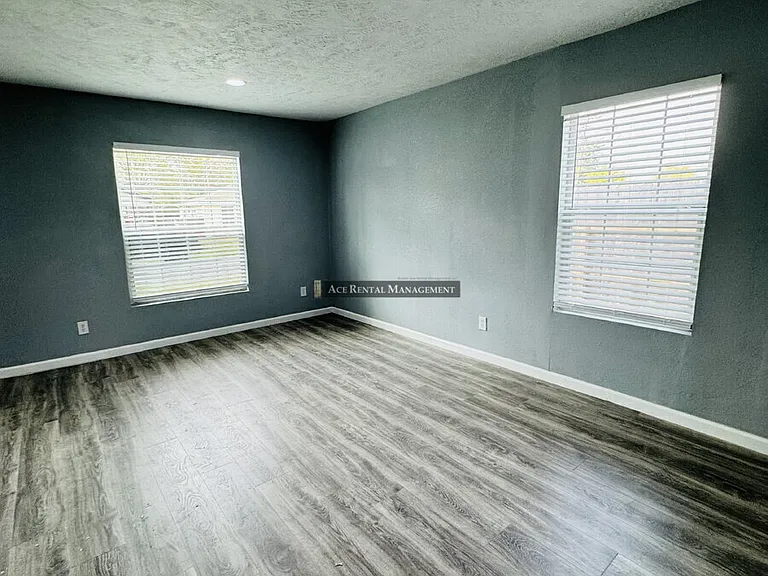 1 E Lutcher Ave #A — Photo 12