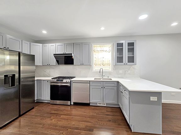 5th image of 4125 S Rockwell St #1F