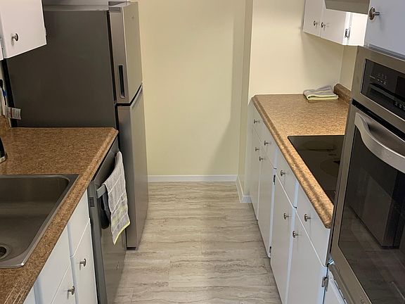 3rd image of 412-7 Benedict Ave