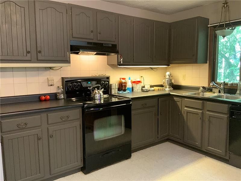 2nd image of 1096 S Hewitt Ave