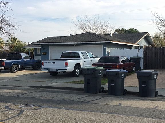 3rd image of 403 E Pacific Ave