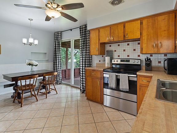 5th image of 10818 W 181st Ave
