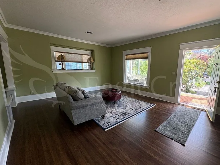 515 Newell St — Photo 15