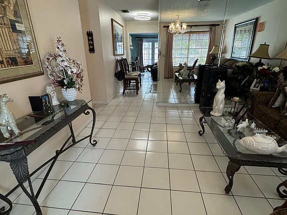 4th image of 966 Sumter Road E