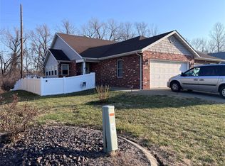 125 Rolling Oaks Dr, Collinsville, IL 62234