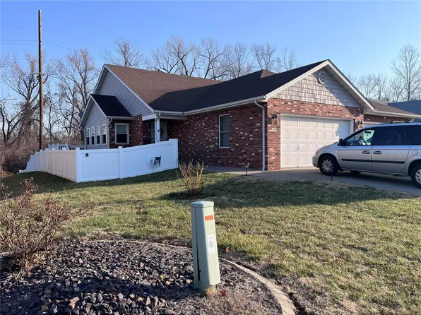 125 Rolling Oaks Dr, Collinsville, IL 62234