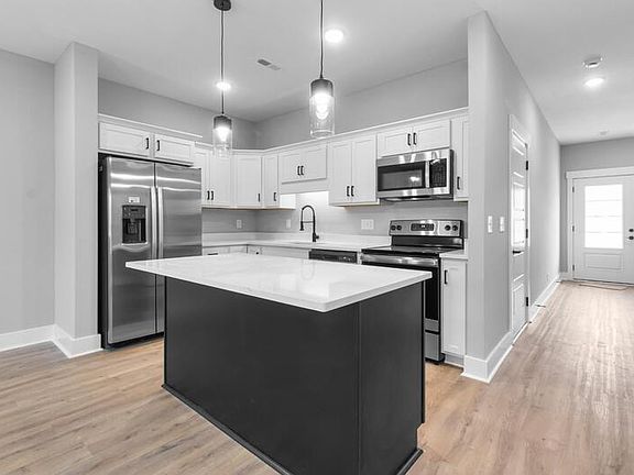 3rd image of 303 Jonathan Wade Cir