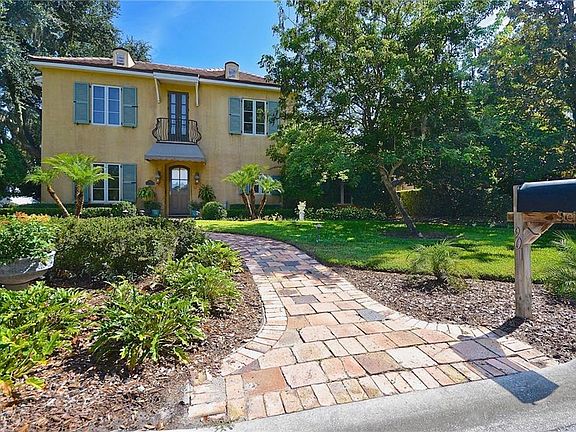 2nd image of 901 Moss Ln