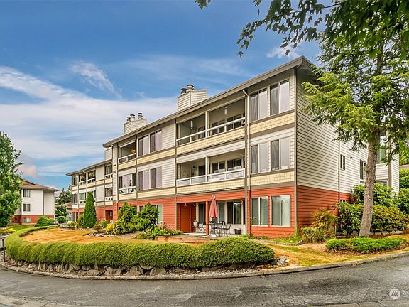 3rd image of 23505 Lakeview Drive #C-303