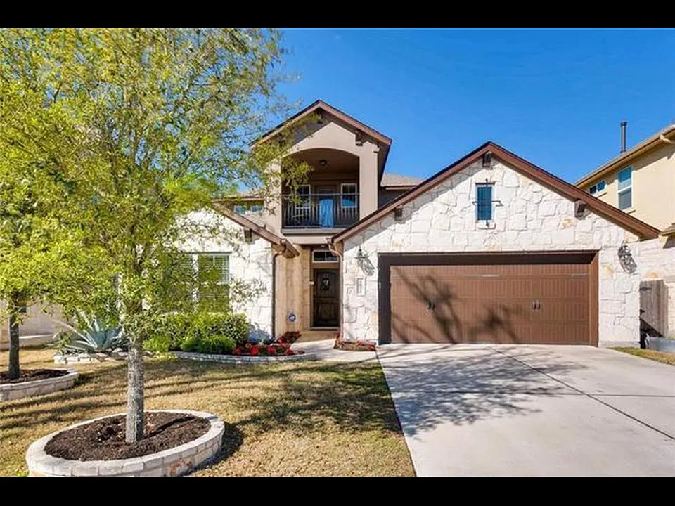 6821 Estana Ln