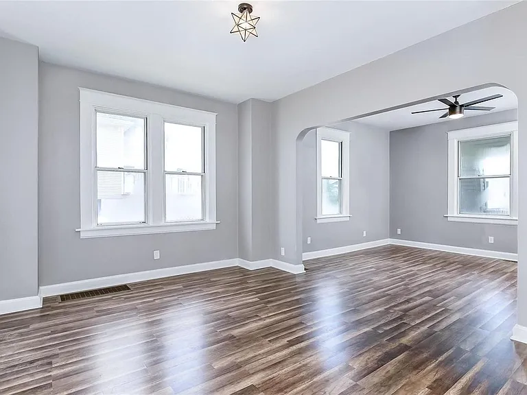 412 N Aurora St — Photo 33
