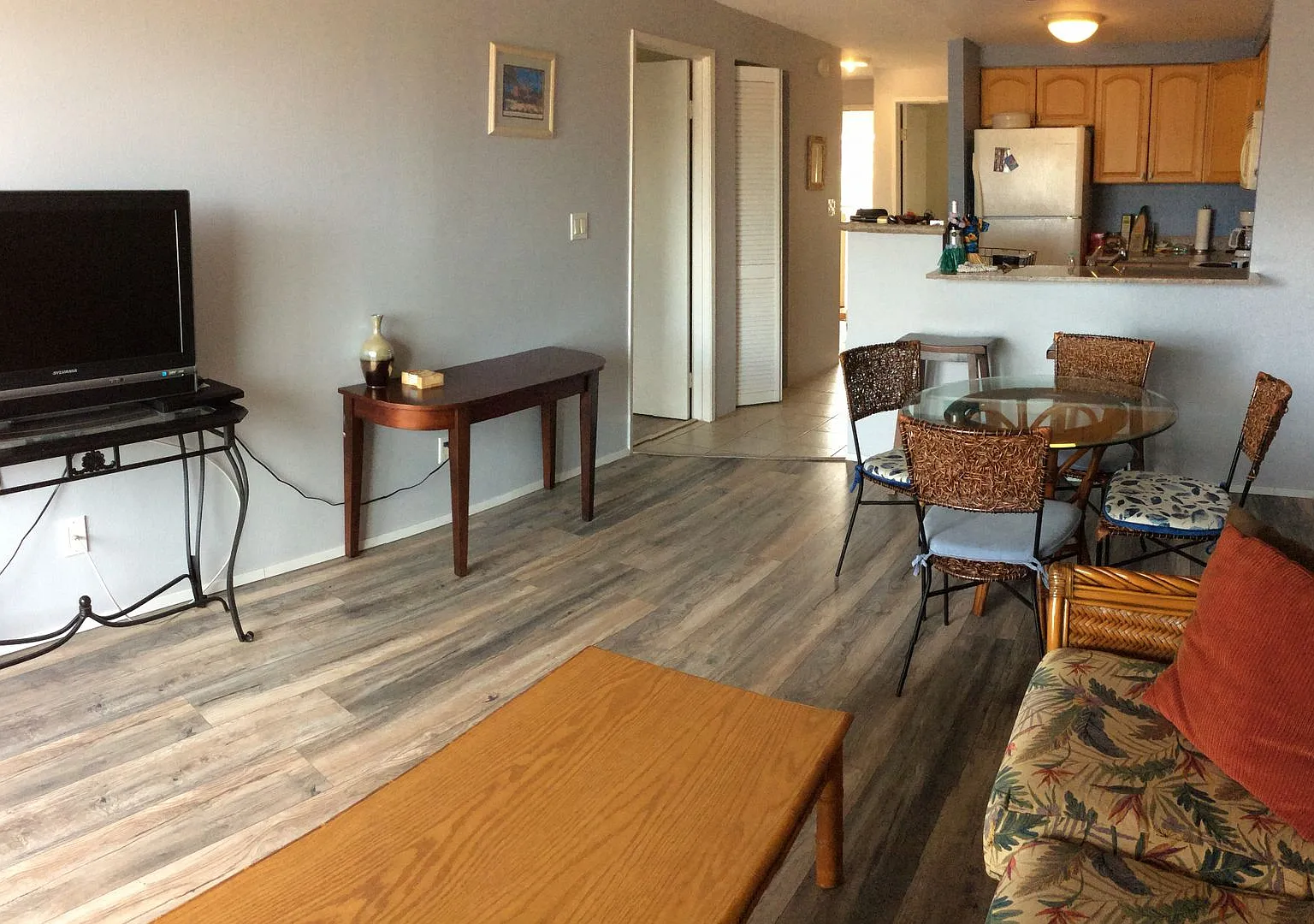 Mostly furnished upstairs 2 bed., 2 full bathroom Kihei Shores condo — Photo 3