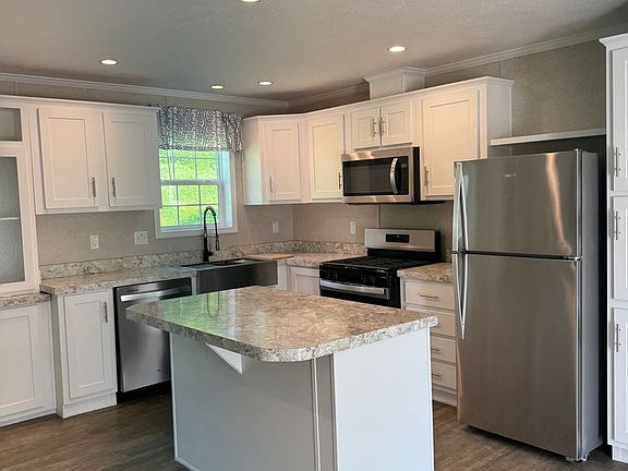 3rd image of 465-7 Royal Manor Rd