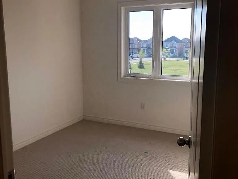 Hogan Manor Dr — Photo 9