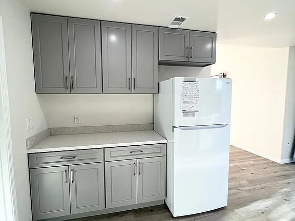 3rd image of 1827 Fairfield Ave