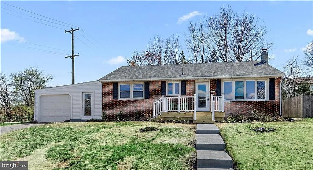 1540 Cherry Ln photo 1